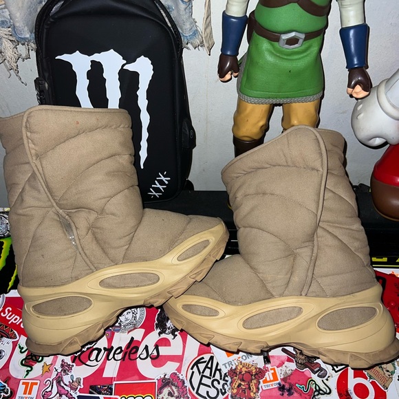 size 12 Yeezy insulated boots - Picture 2 of 6
